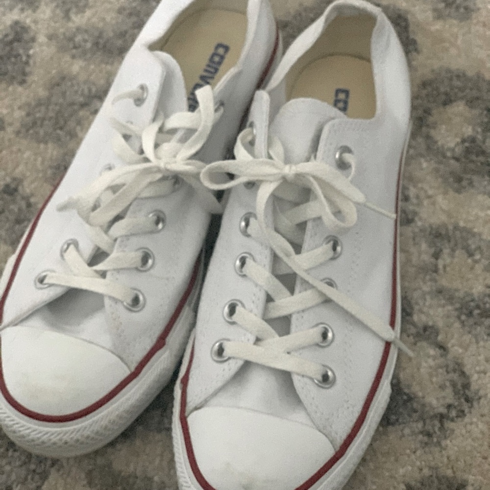 White Converse size 9.5 low tops-barely worn!